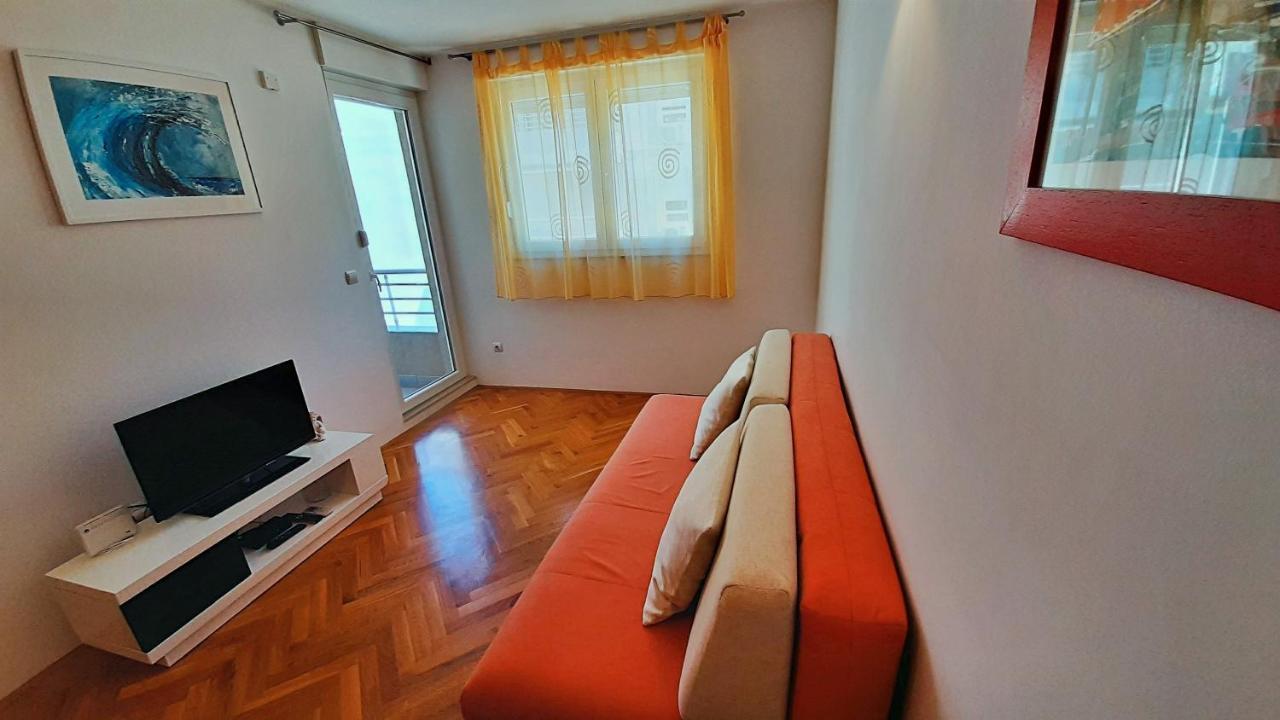 אומיס Apartment Jen מראה חיצוני תמונה