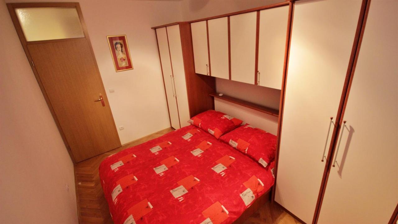 אומיס Apartment Jen מראה חיצוני תמונה