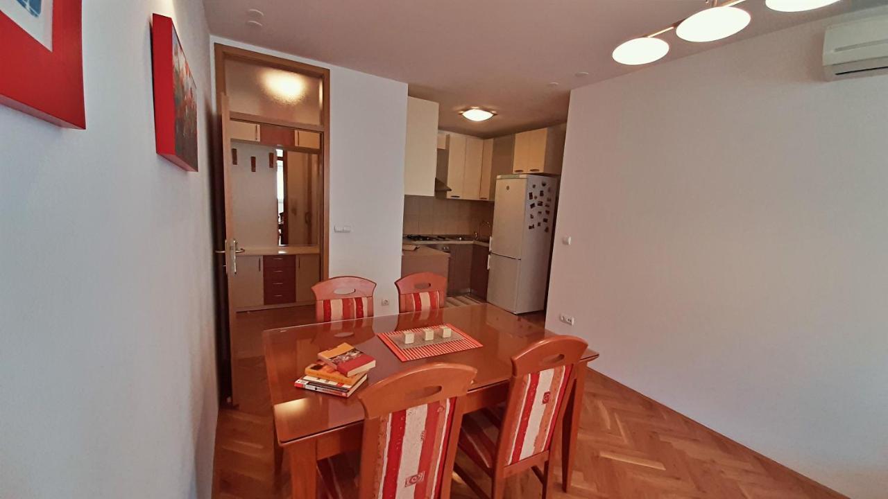 אומיס Apartment Jen מראה חיצוני תמונה