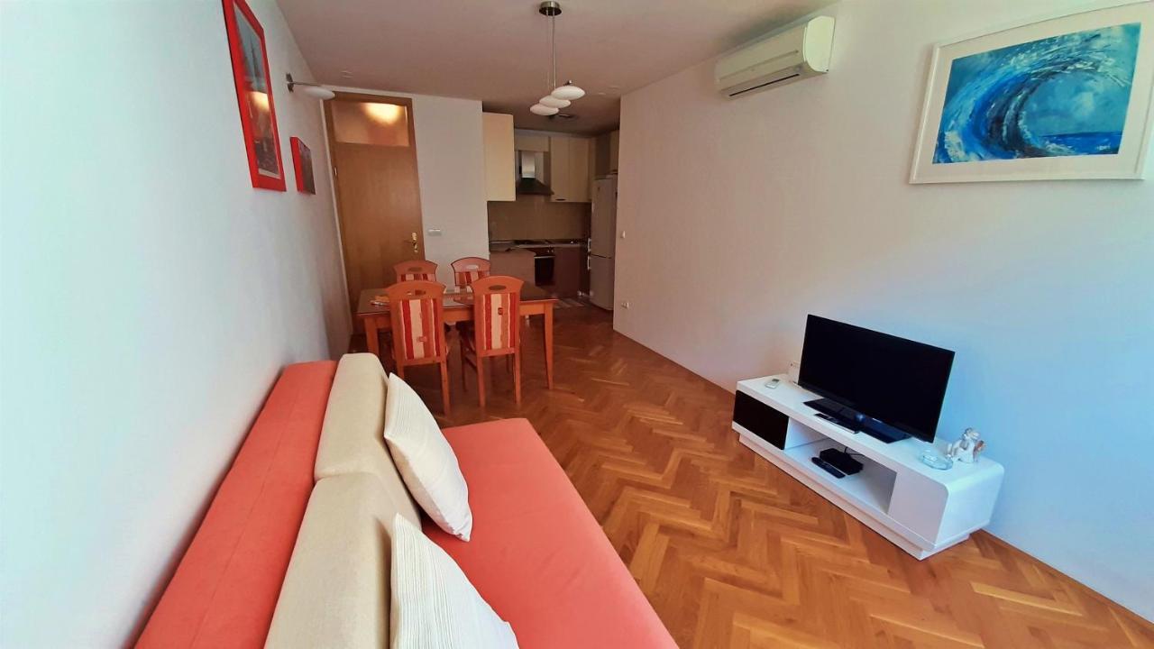 אומיס Apartment Jen מראה חיצוני תמונה