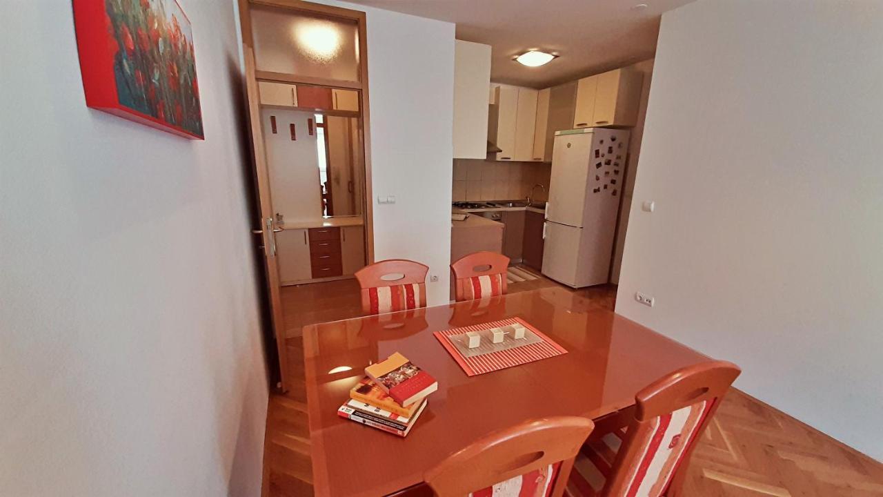 אומיס Apartment Jen מראה חיצוני תמונה