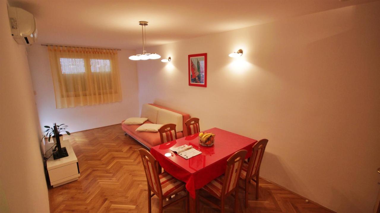 אומיס Apartment Jen מראה חיצוני תמונה