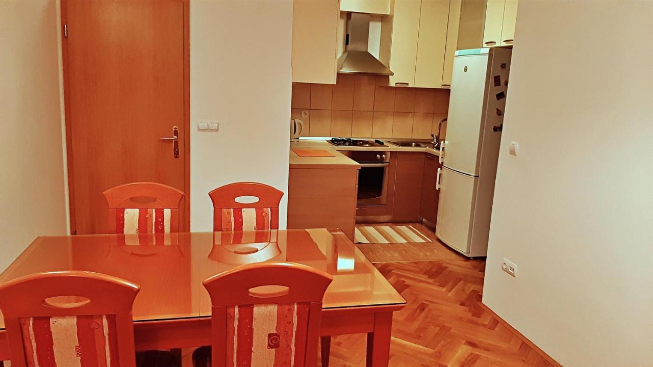אומיס Apartment Jen מראה חיצוני תמונה