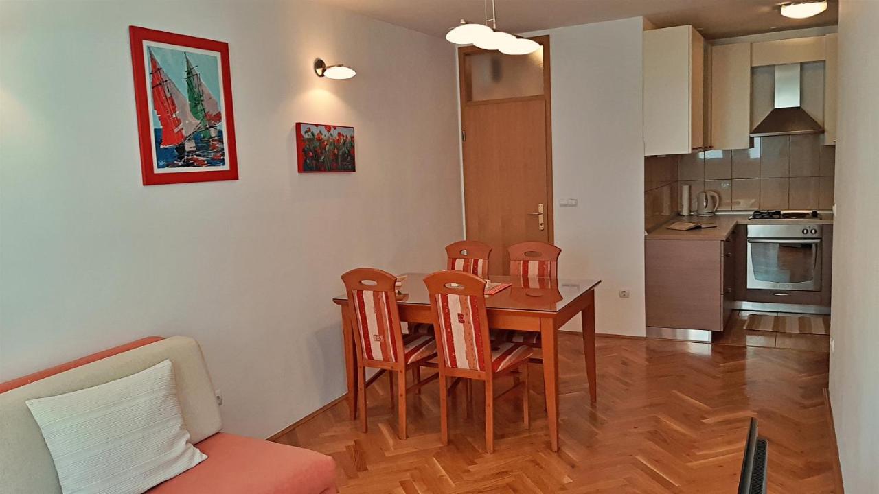 אומיס Apartment Jen מראה חיצוני תמונה