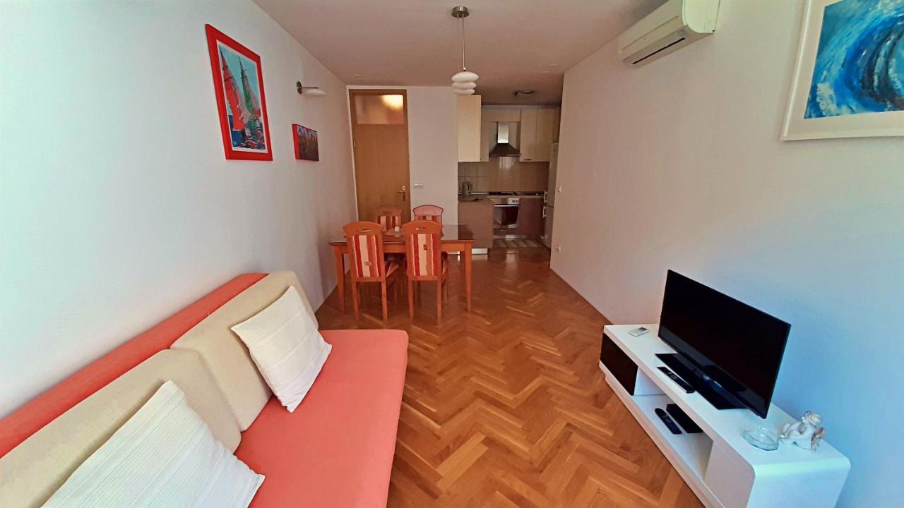 אומיס Apartment Jen מראה חיצוני תמונה