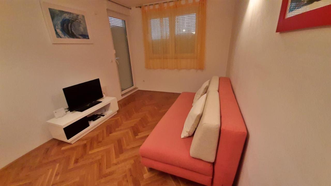 אומיס Apartment Jen מראה חיצוני תמונה