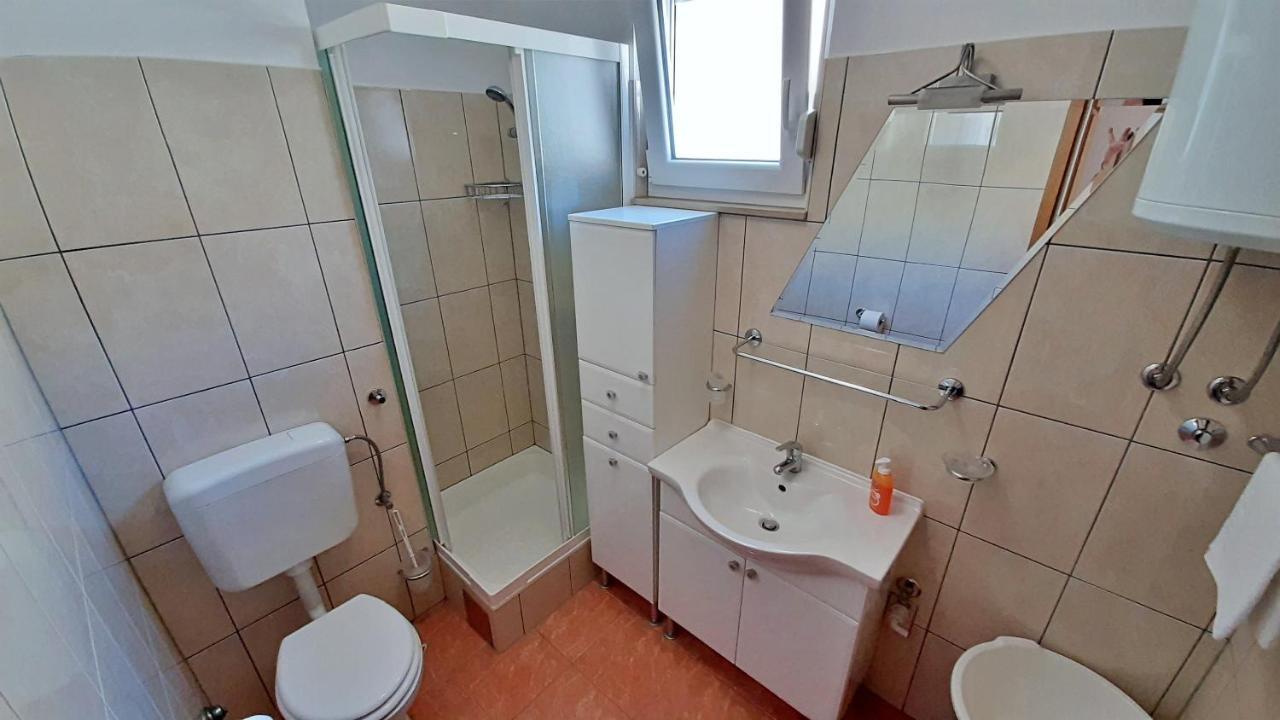 אומיס Apartment Jen מראה חיצוני תמונה