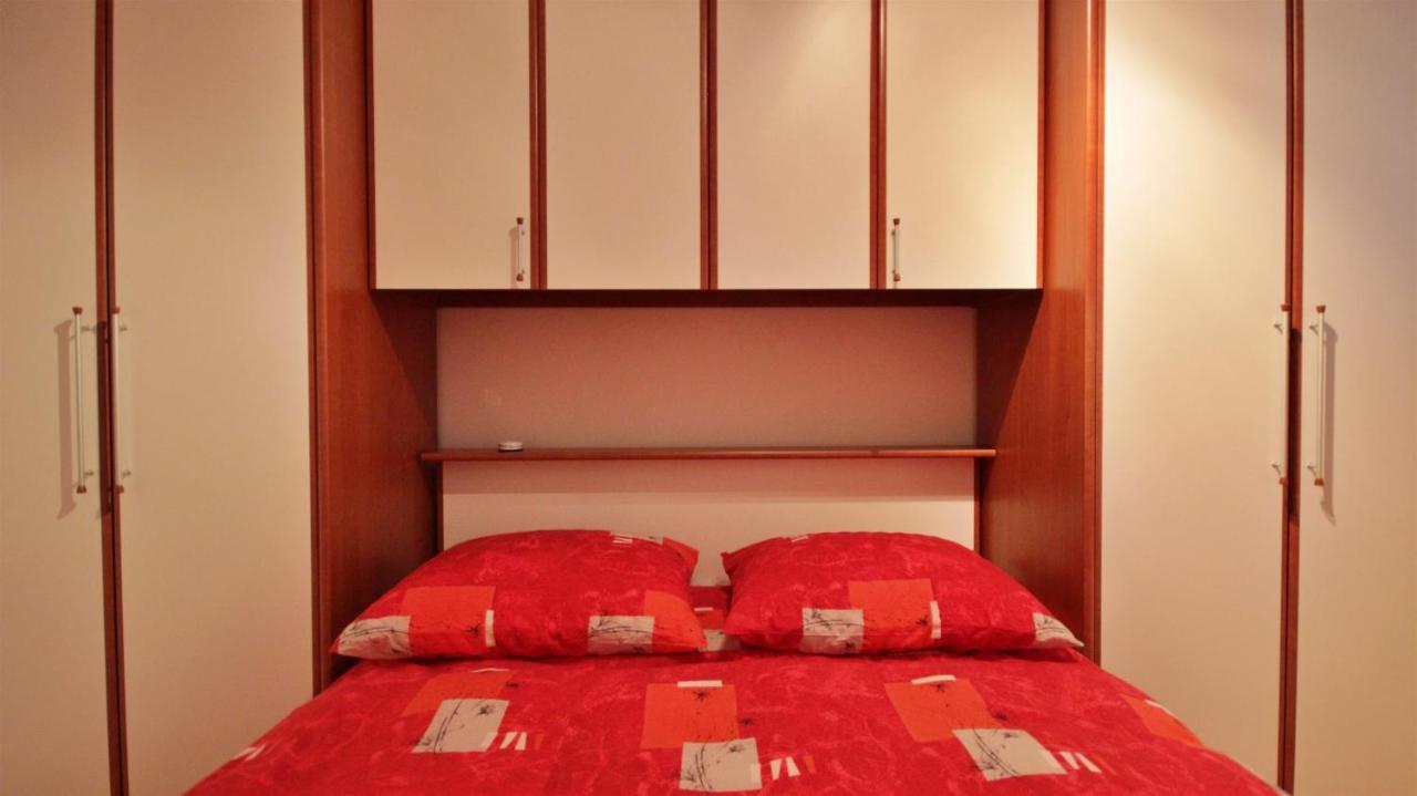 אומיס Apartment Jen מראה חיצוני תמונה